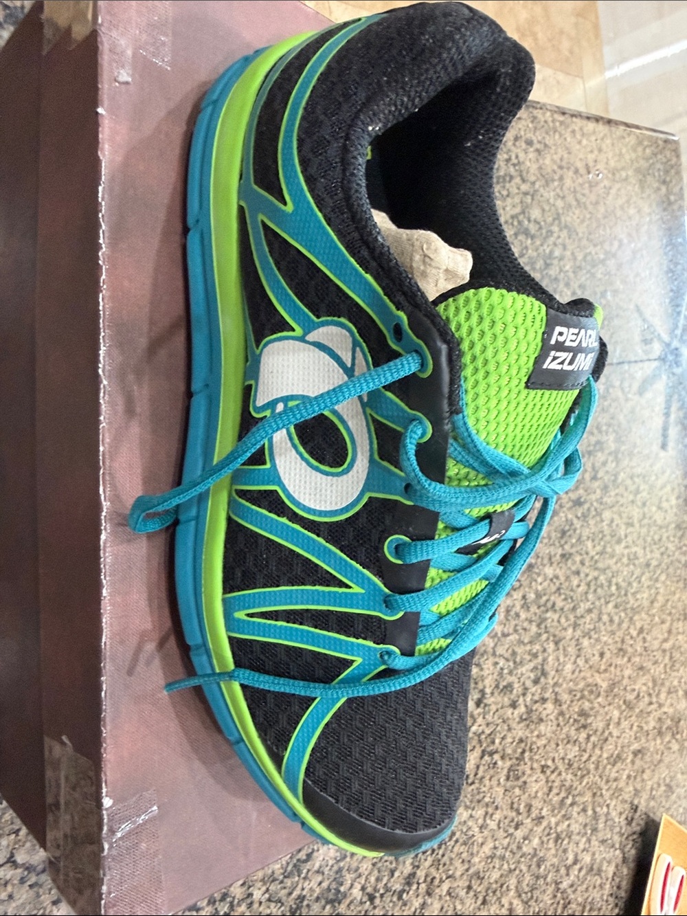 Pearl Izumi Black, Green & Blue men ' Running Sneaker size 10